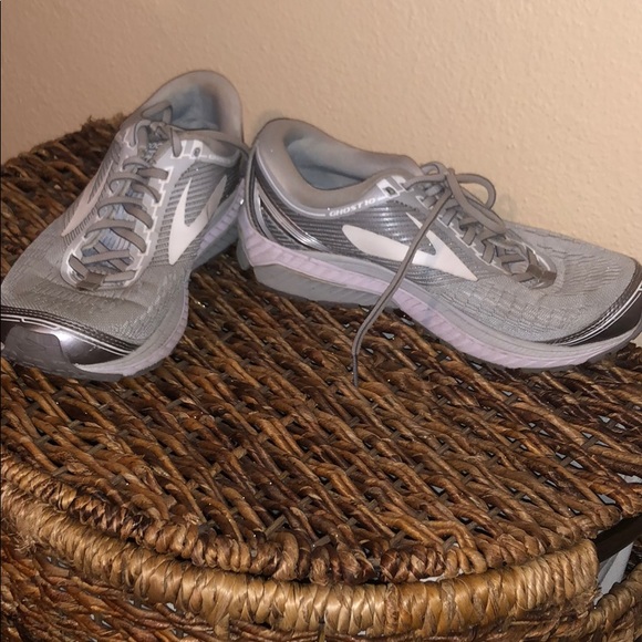 Brooks Running - Picture 2 of 2